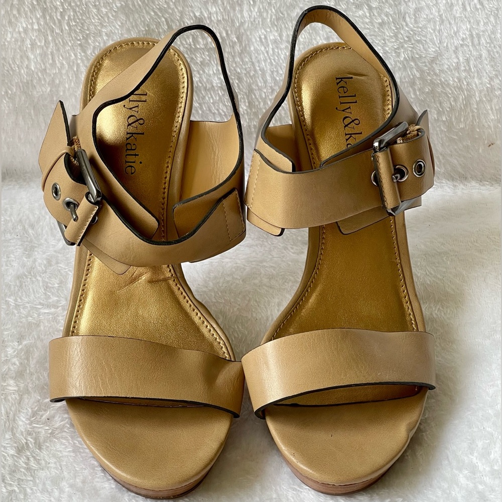 Kelly & Katie Tan Sandals 4” Wood Heel Size 6